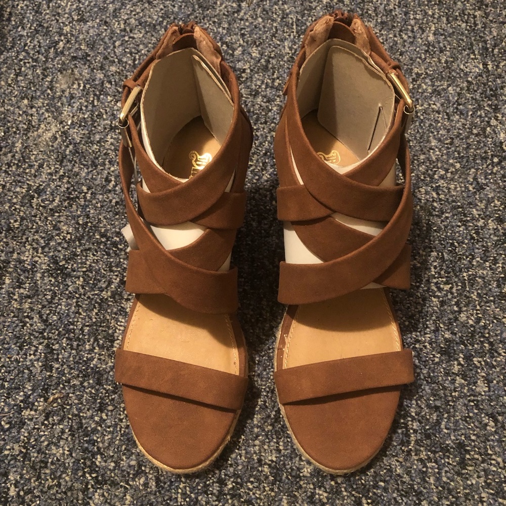☀️Strapped Wedges☀️ - Picture 3 of 7